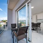 Apartment With Parking Space Mastrinka, Ciovo - 24727 *