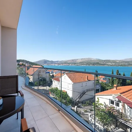 Apartman With Parking Space Mastrinka, Ciovo - 24727 *