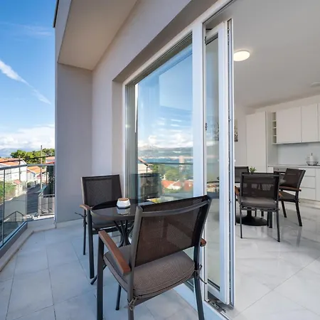 Apartman With Parking Space Mastrinka, Ciovo - 24727 *